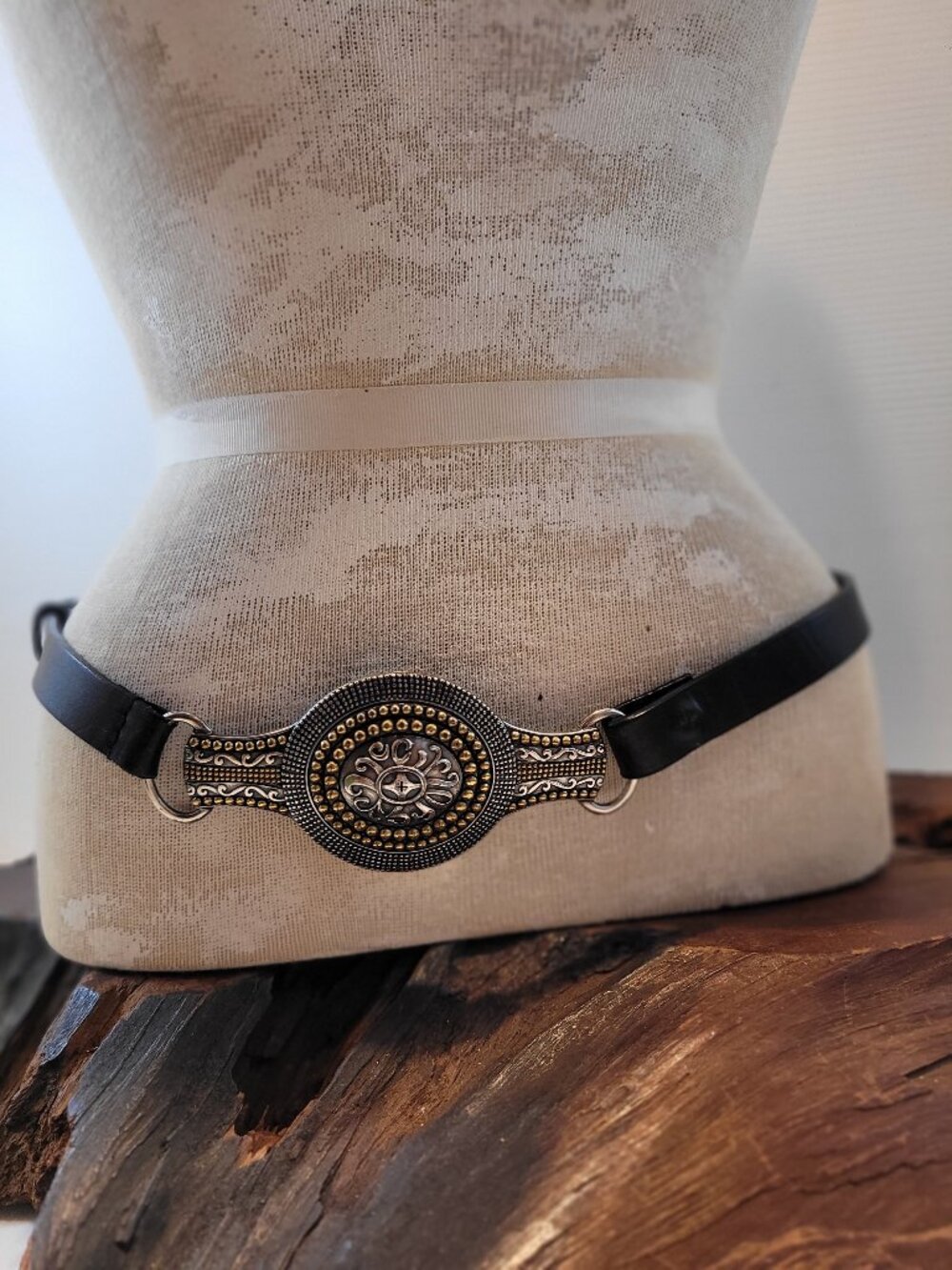 Chico's Castilleja Trouser Belt M/L Adjustable Belt Two Tone Medallion Buckle